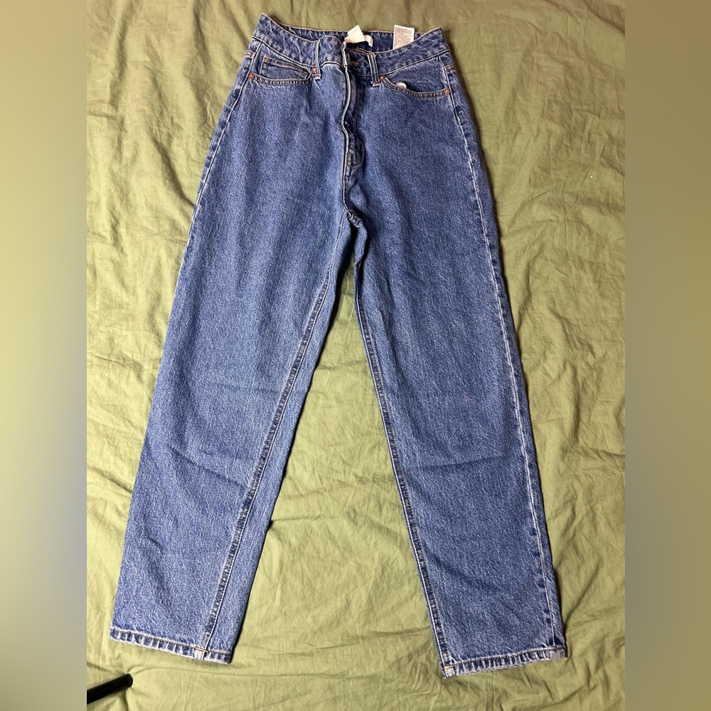 H&M Light Wash Mom Jeans, US 6, Everyday Staple